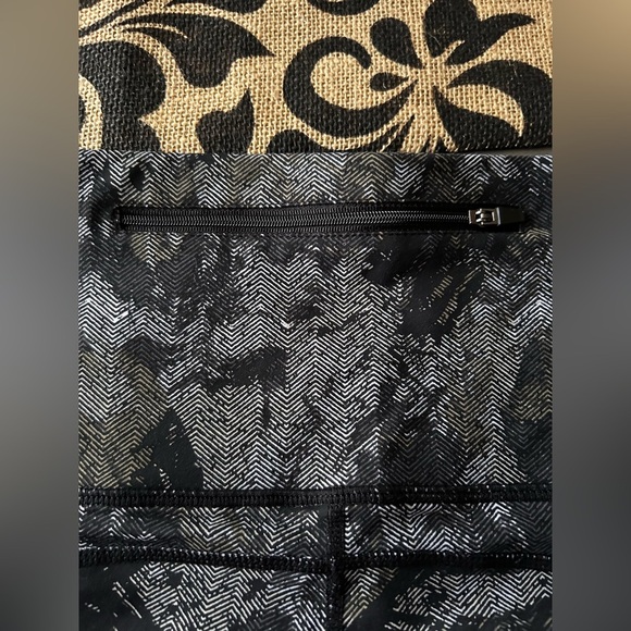 Mono B Gray/Black  Camo Workout Leggings - Size M (New) - Picture 10 of 10